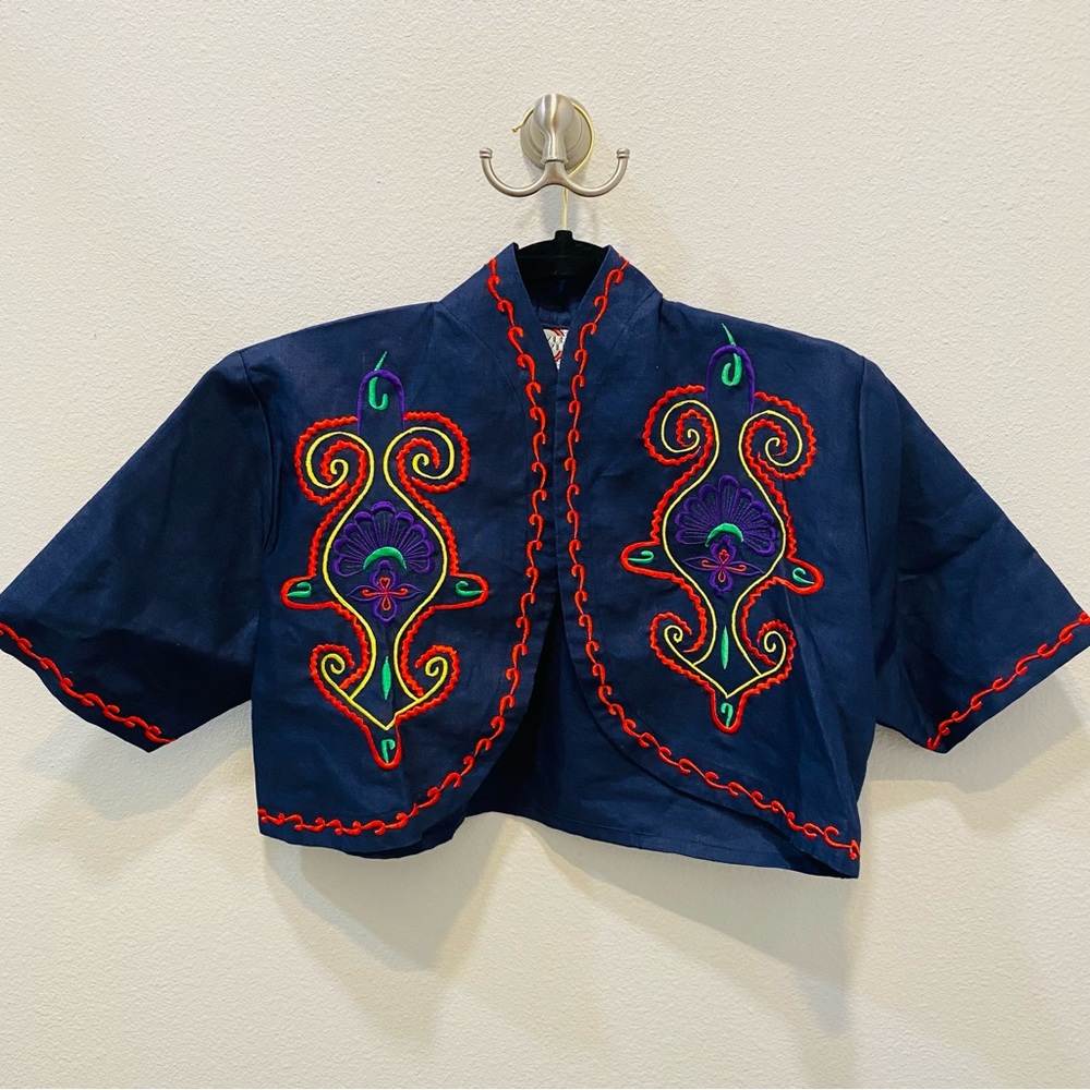 Vintage Bowlero embroidered Hasket